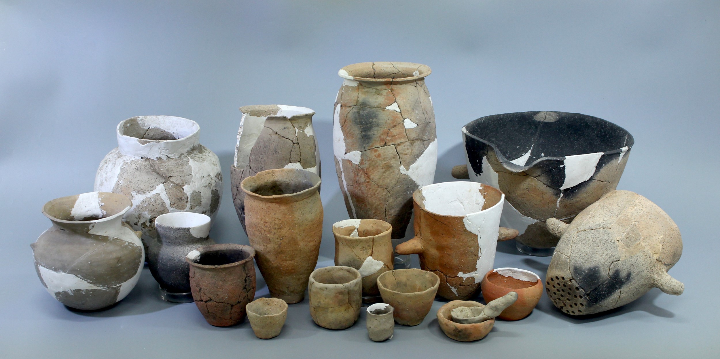 남원 세전리 유적에서 출토된 다양한 그릇들.jpg